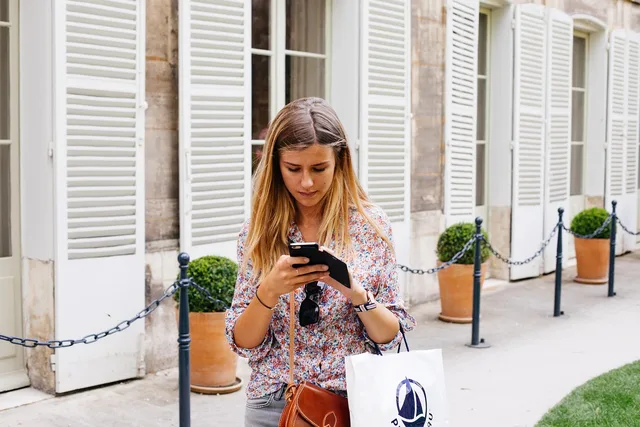 girl, texting, smartphone, mobile, technology, shopping, woman, people, fashion, texting, texting, texting, texting, texting, mobile, shopping. How London fashion stores should test mobile checkout against Manchester